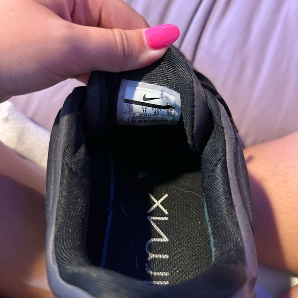 All Black Nike 720s🖤 - Picture 3 of 6